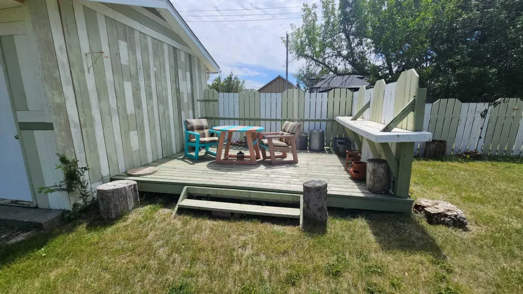 104 1 A Avenue Coutts AB T0K0N0