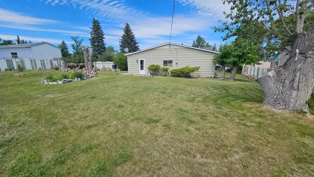 104 1 A Avenue Coutts AB T0K0N0