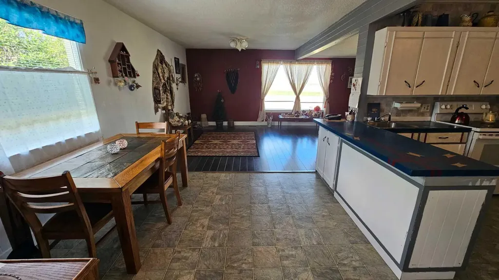 104 1 A Avenue Coutts AB T0K0N0
