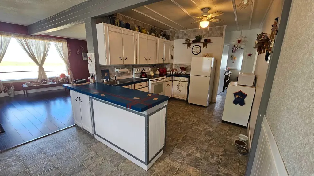 104 1 A Avenue Coutts AB T0K0N0