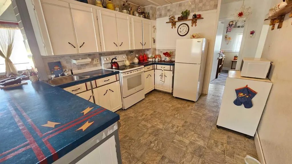 104 1 A Avenue Coutts AB T0K0N0