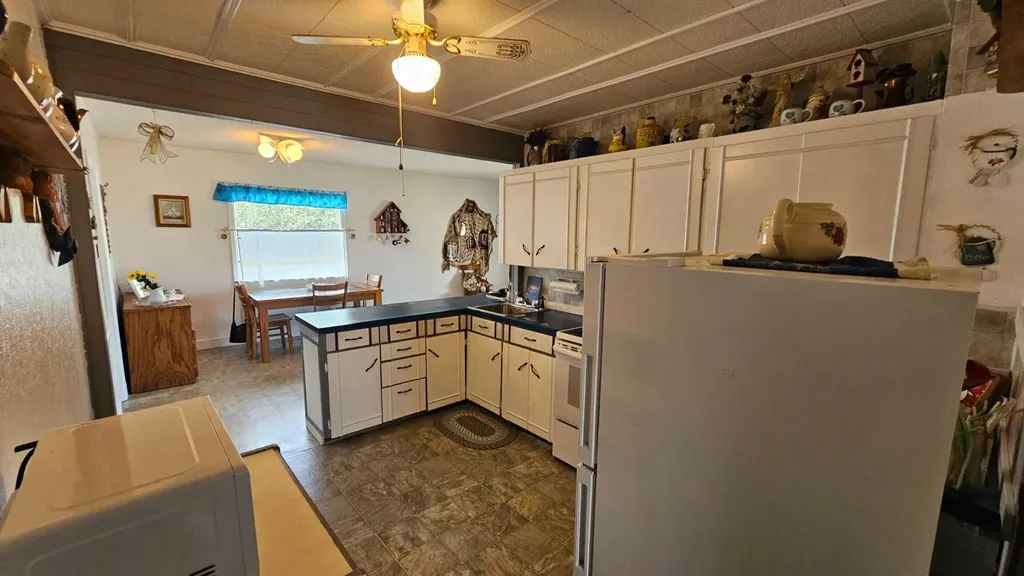 104 1 A Avenue Coutts AB T0K0N0