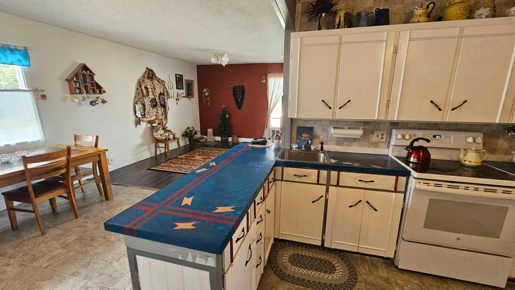 104 1 A Avenue Coutts AB T0K0N0