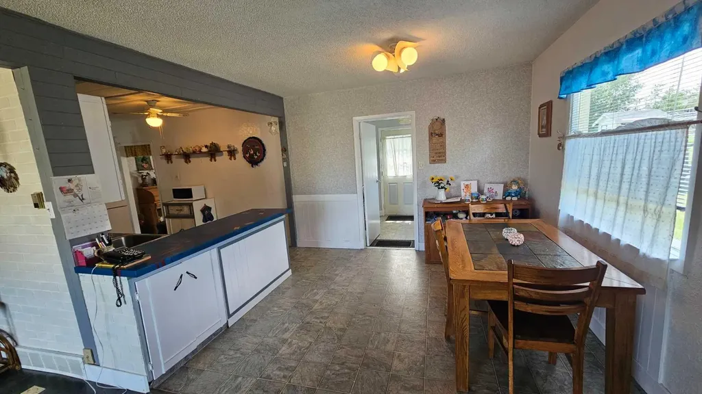 104 1 A Avenue Coutts AB T0K0N0