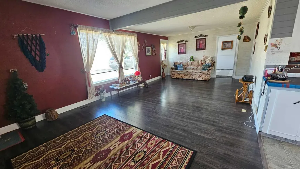 104 1 A Avenue Coutts AB T0K0N0