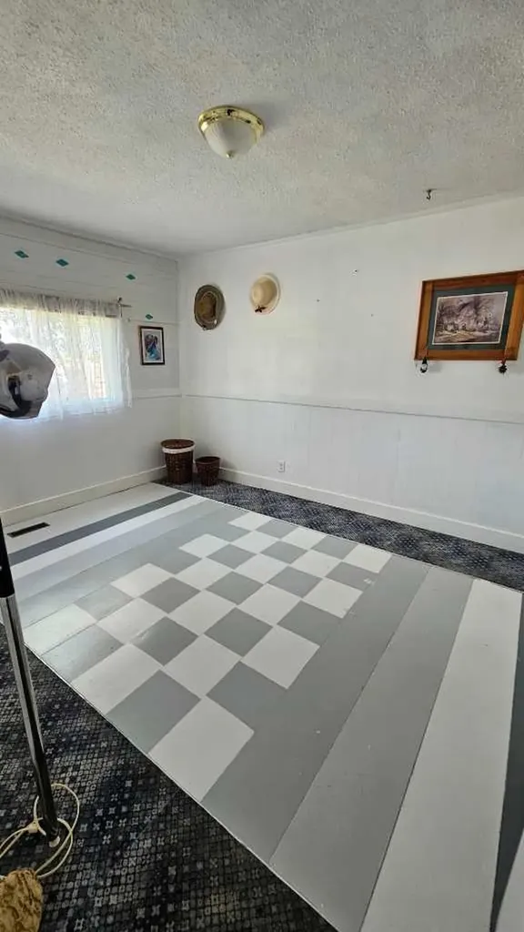 104 1 A Avenue Coutts AB T0K0N0