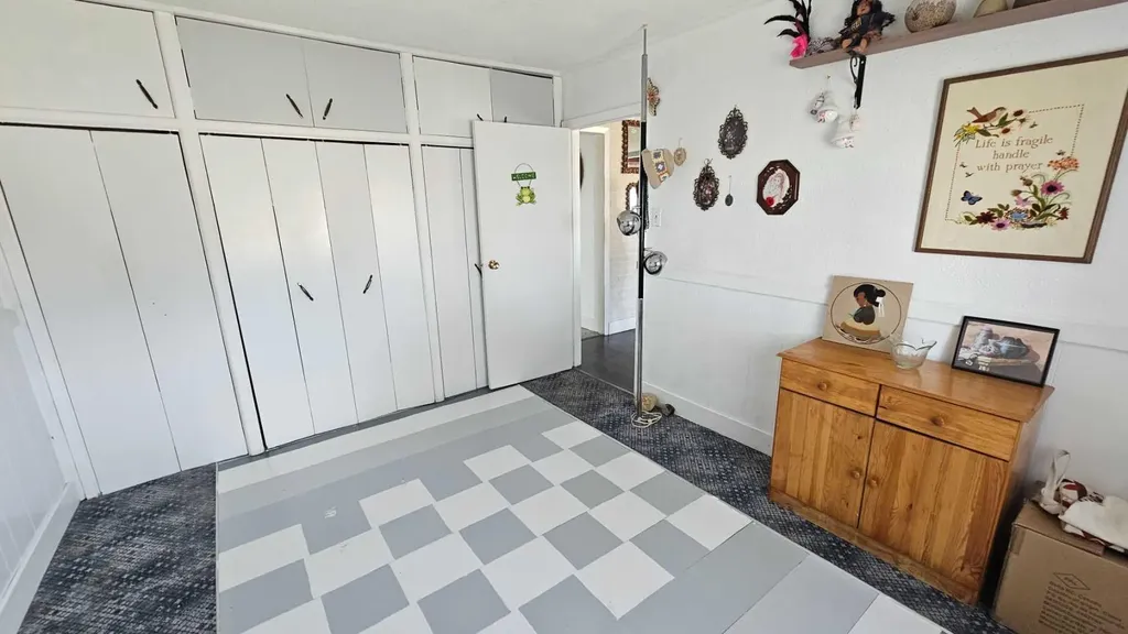 104 1 A Avenue Coutts AB T0K0N0