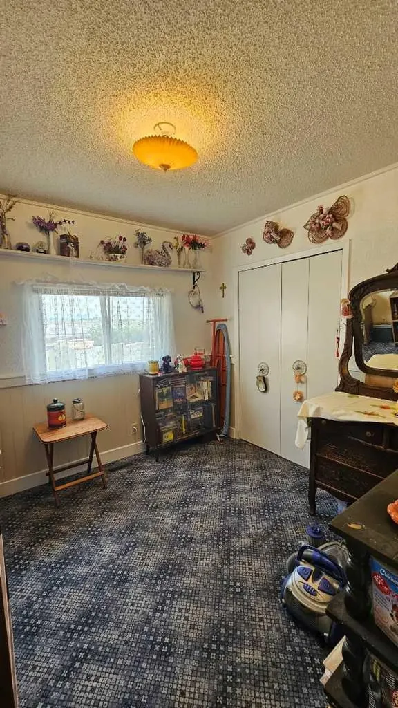 104 1 A Avenue Coutts AB T0K0N0