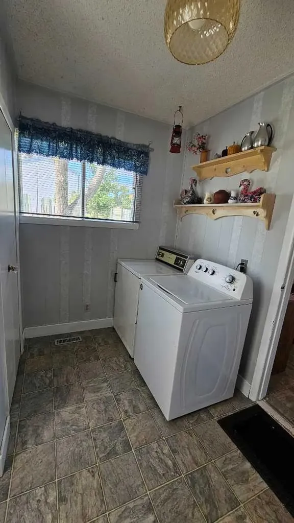 104 1 A Avenue Coutts AB T0K0N0
