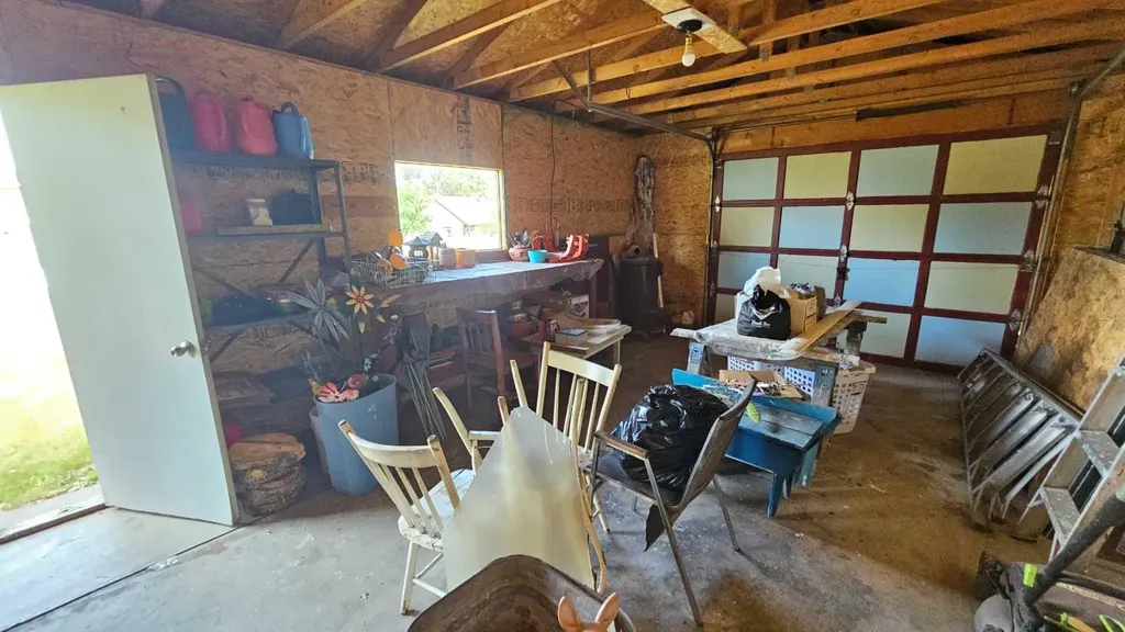 104 1 A Avenue Coutts AB T0K0N0