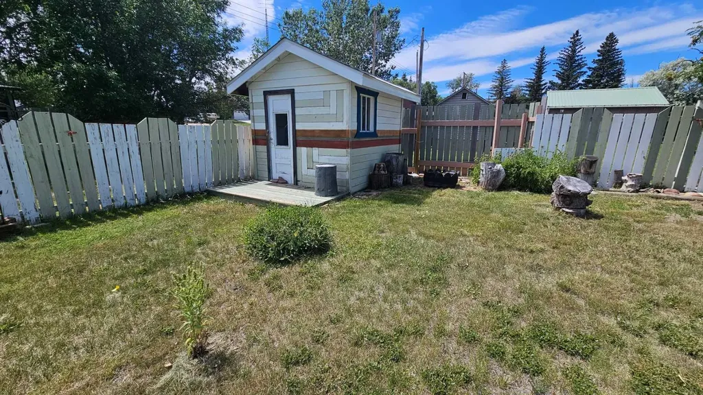 104 1 A Avenue Coutts AB T0K0N0