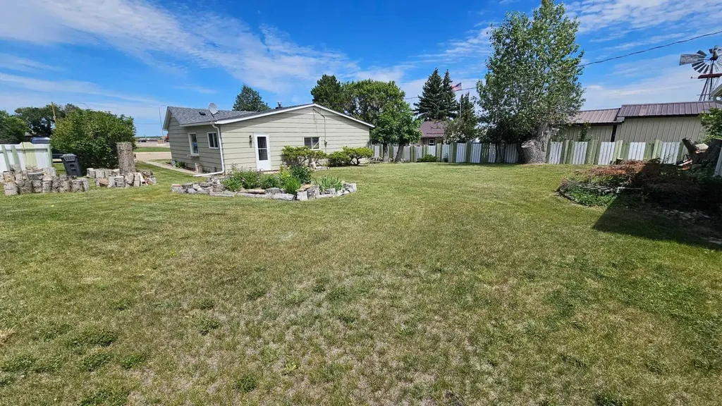 104 1 A Avenue Coutts AB T0K0N0