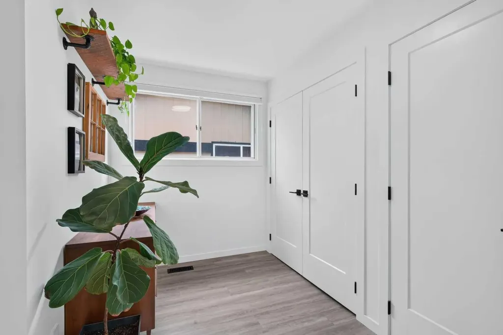 824 Cannell Road SW Calgary AB T2W 1T4