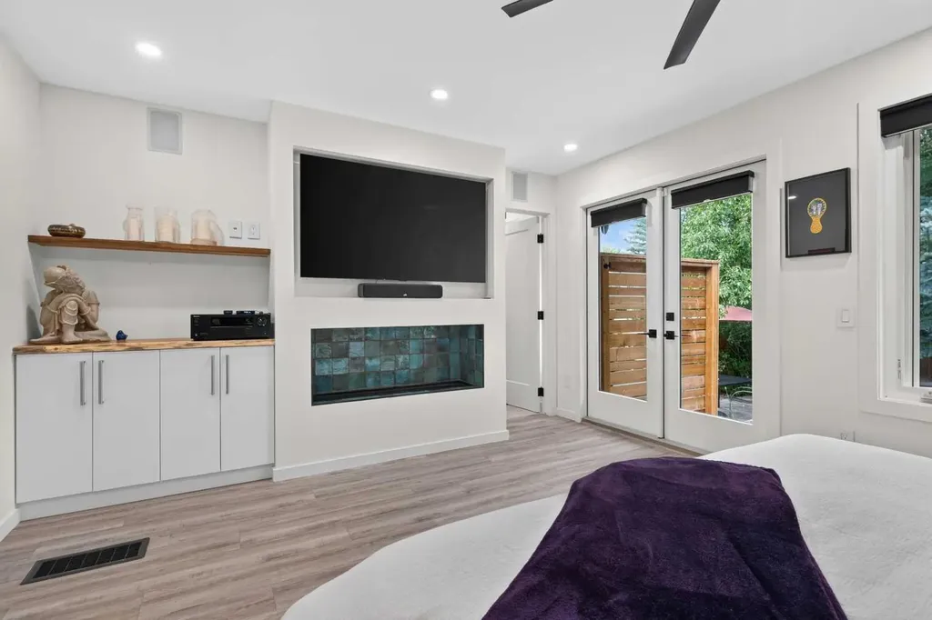 824 Cannell Road SW Calgary AB T2W 1T4
