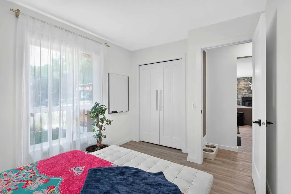 824 Cannell Road SW Calgary AB T2W 1T4