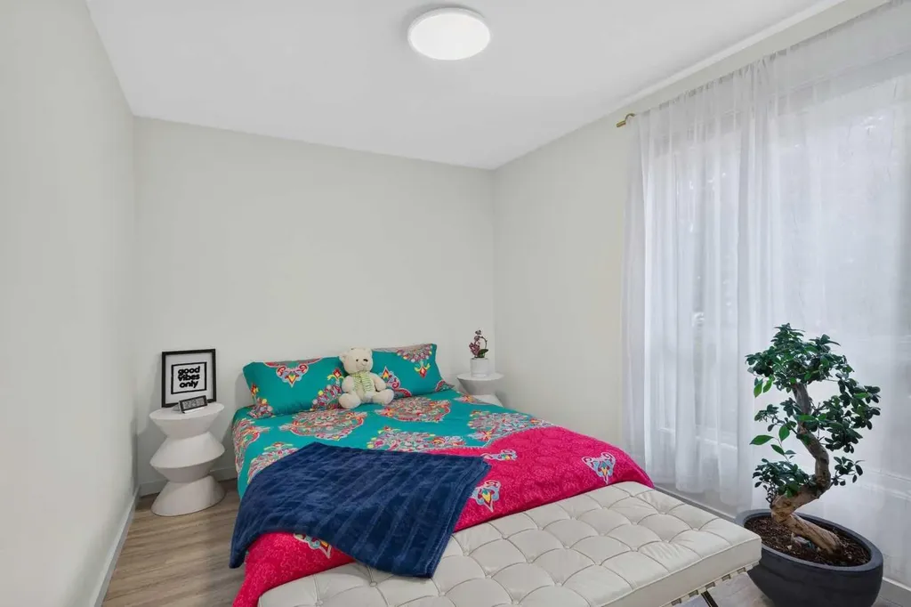 824 Cannell Road SW Calgary AB T2W 1T4