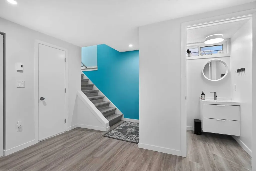 824 Cannell Road SW Calgary AB T2W 1T4