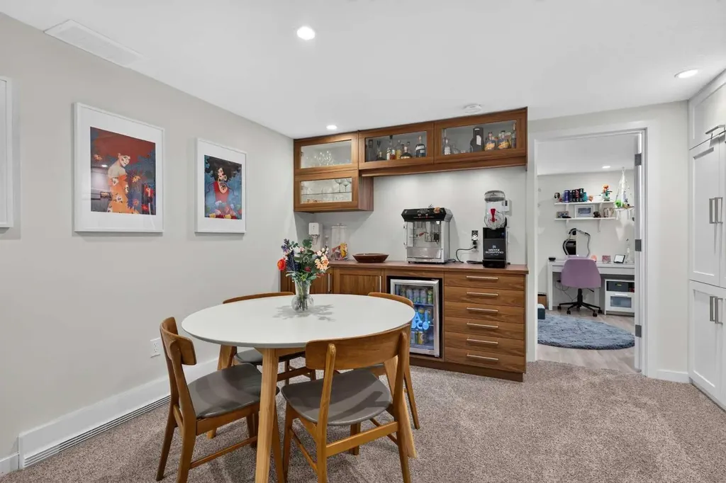 824 Cannell Road SW Calgary AB T2W 1T4