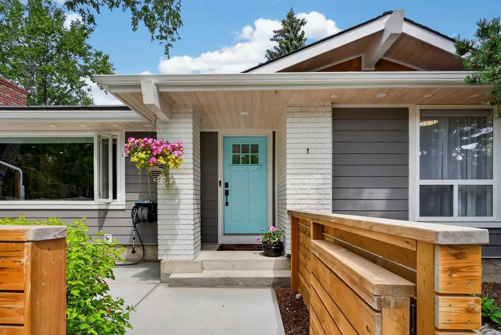 824 Cannell Road SW Calgary AB T2W 1T4