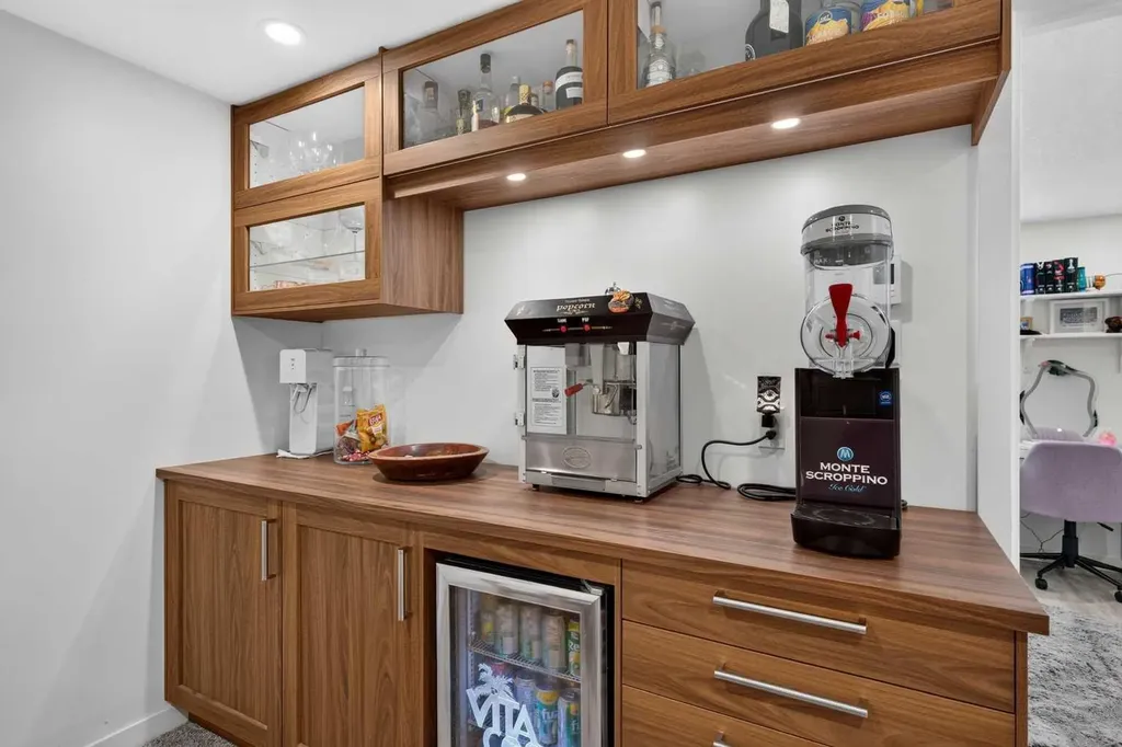824 Cannell Road SW Calgary AB T2W 1T4