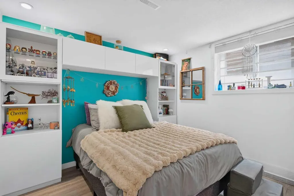 824 Cannell Road SW Calgary AB T2W 1T4