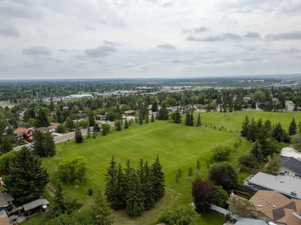 824 Cannell Road SW Calgary AB T2W 1T4