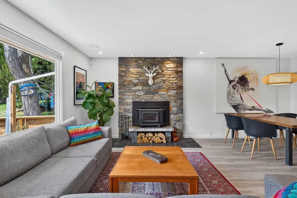 824 Cannell Road SW Calgary AB T2W 1T4