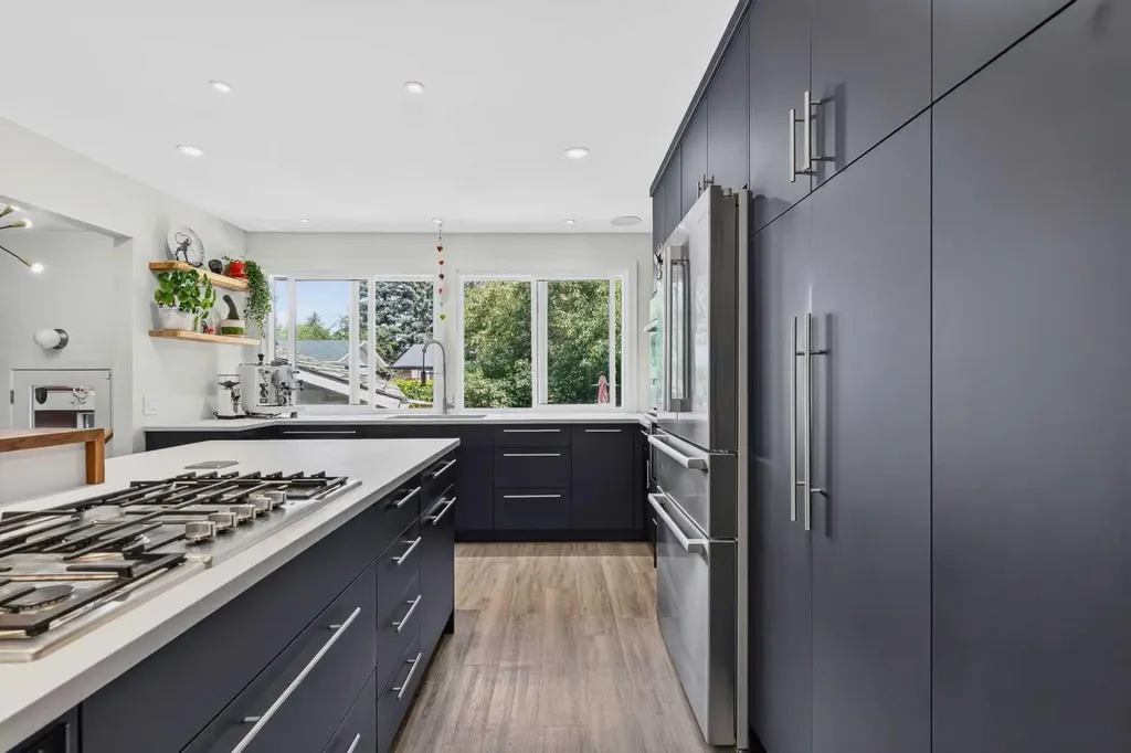 824 Cannell Road SW Calgary AB T2W 1T4