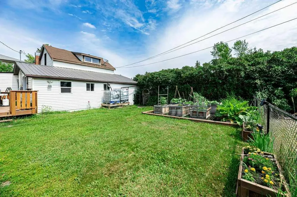 5003 48 Street Innisfail AB T4G1M2