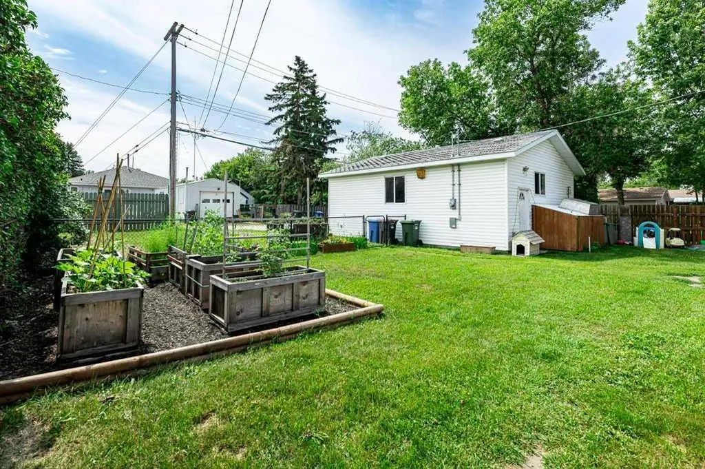 5003 48 Street Innisfail AB T4G1M2