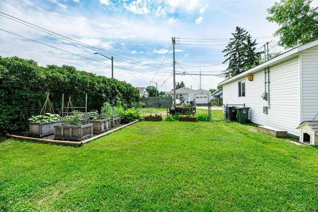 5003 48 Street Innisfail AB T4G1M2