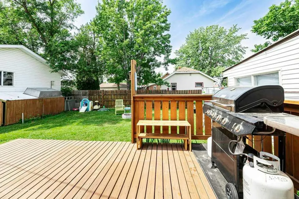 5003 48 Street Innisfail AB T4G1M2