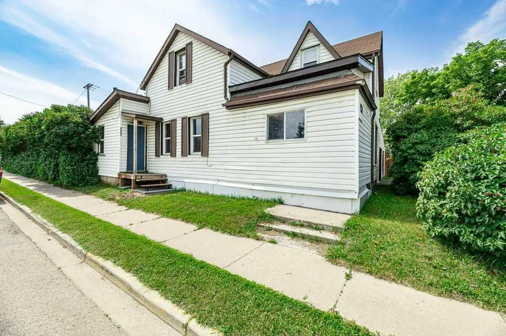 5003 48 Street Innisfail AB T4G1M2