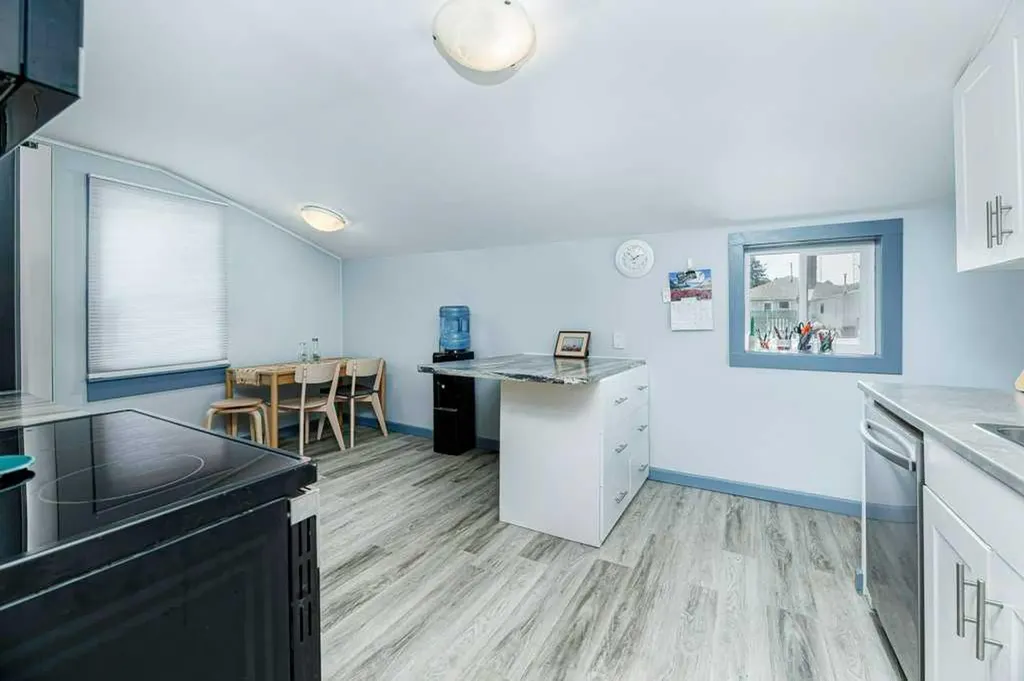 5003 48 Street Innisfail AB T4G1M2