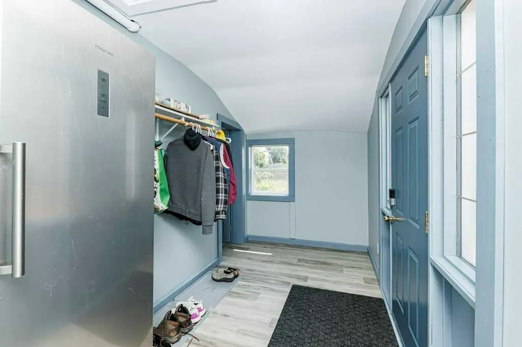 5003 48 Street Innisfail AB T4G1M2
