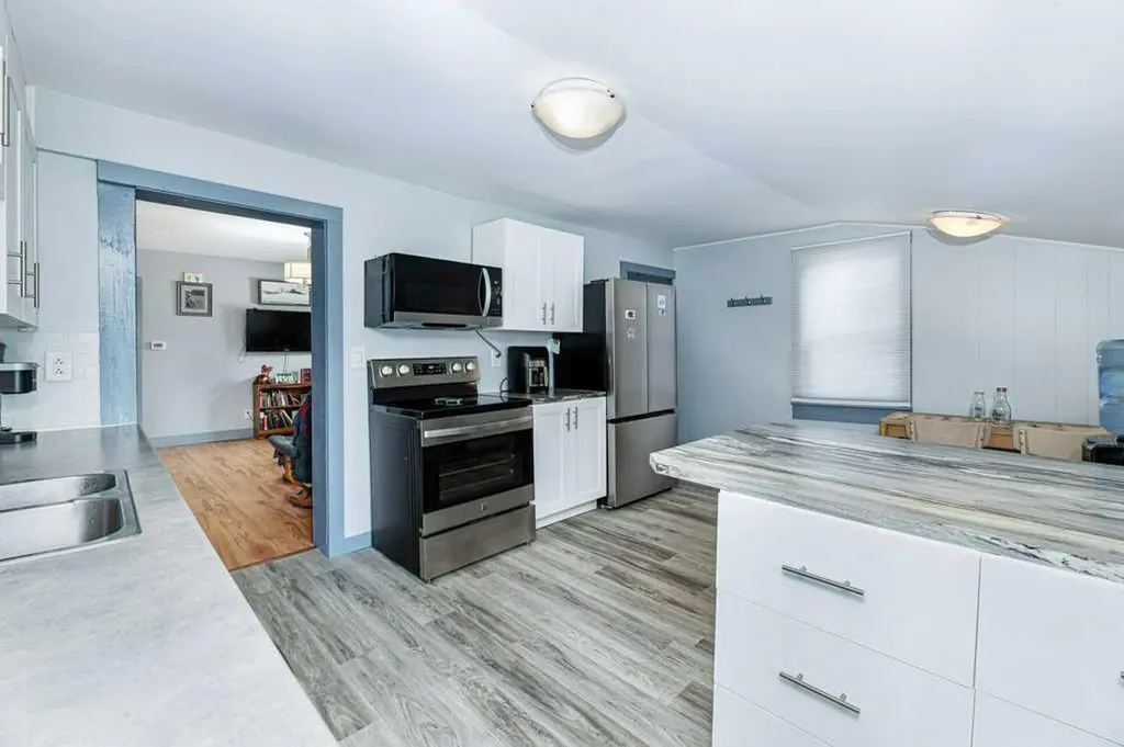 5003 48 Street Innisfail AB T4G1M2