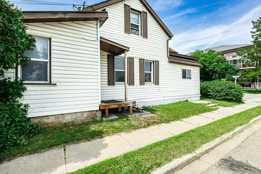 5003 48 Street Innisfail AB T4G1M2