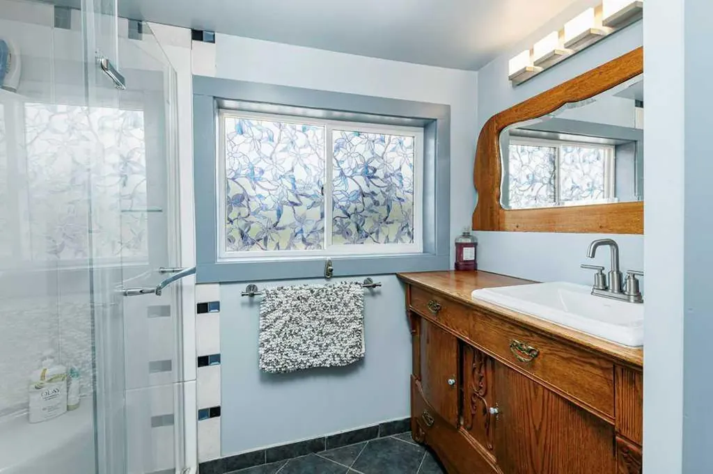 5003 48 Street Innisfail AB T4G1M2