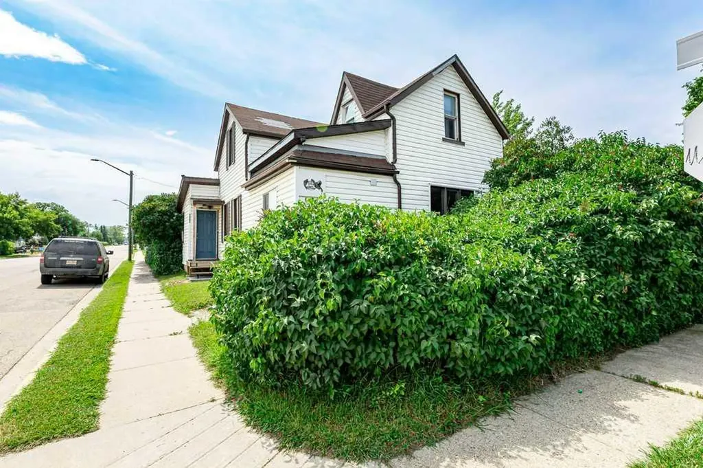 5003 48 Street Innisfail AB T4G1M2