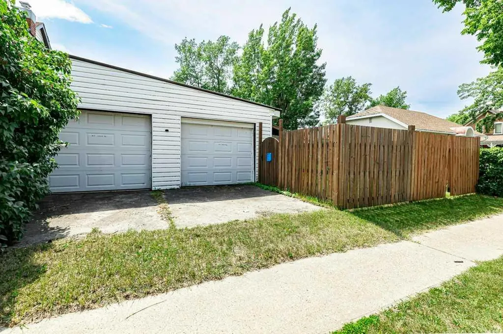 5003 48 Street Innisfail AB T4G1M2
