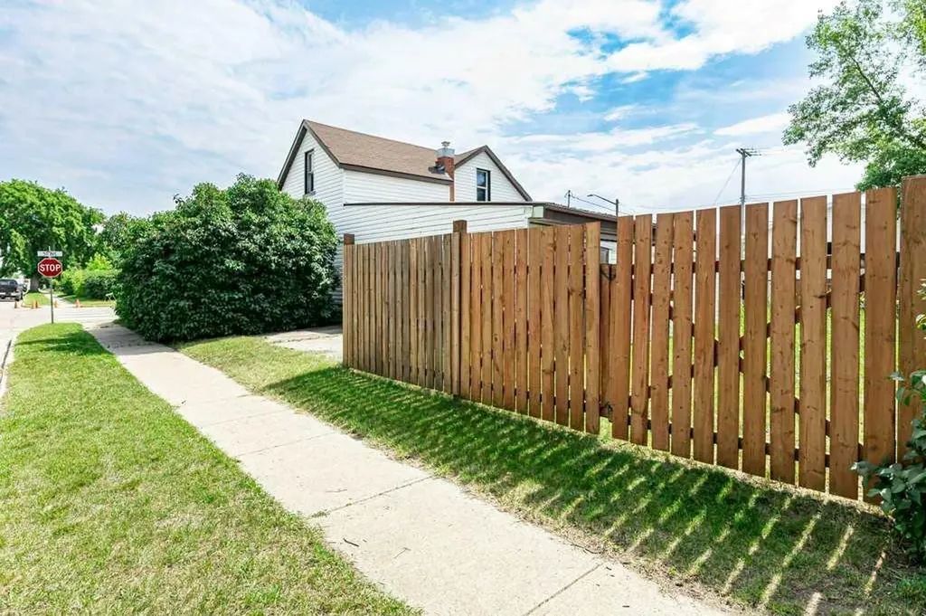 5003 48 Street Innisfail AB T4G1M2