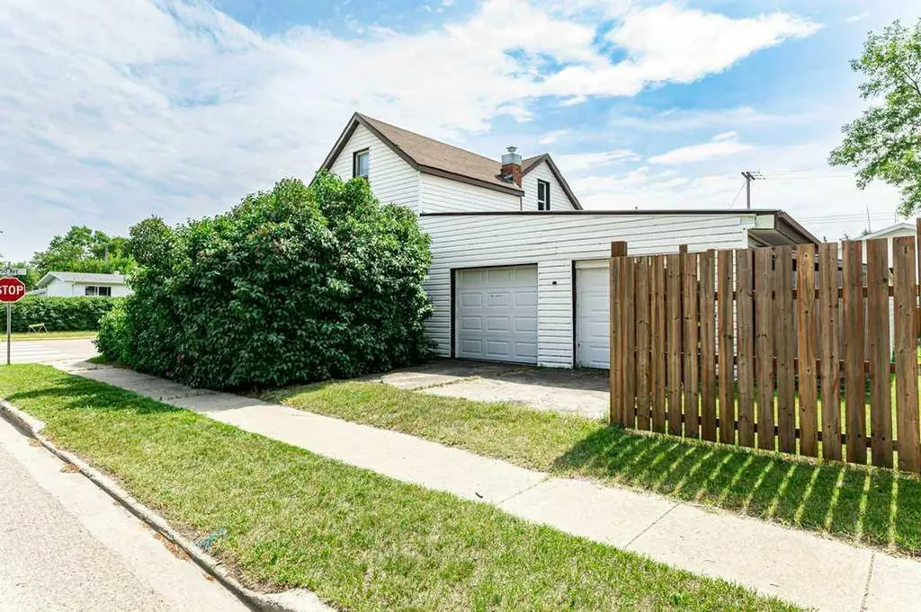 5003 48 Street Innisfail AB T4G1M2