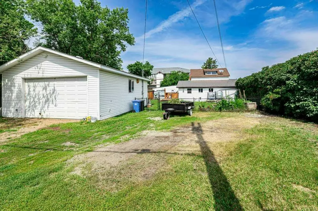 5003 48 Street Innisfail AB T4G1M2