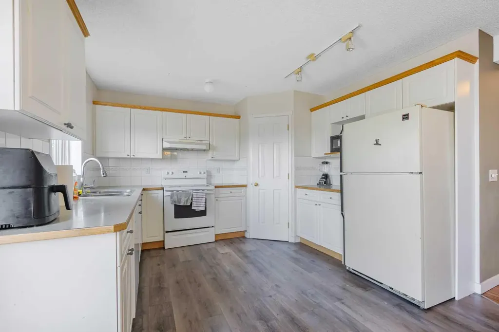 43 Covington Close NE Calgary AB T3K 4M2