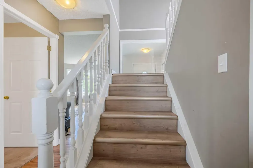 43 Covington Close NE Calgary AB T3K 4M2