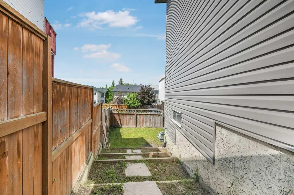 43 Covington Close NE Calgary AB T3K 4M2