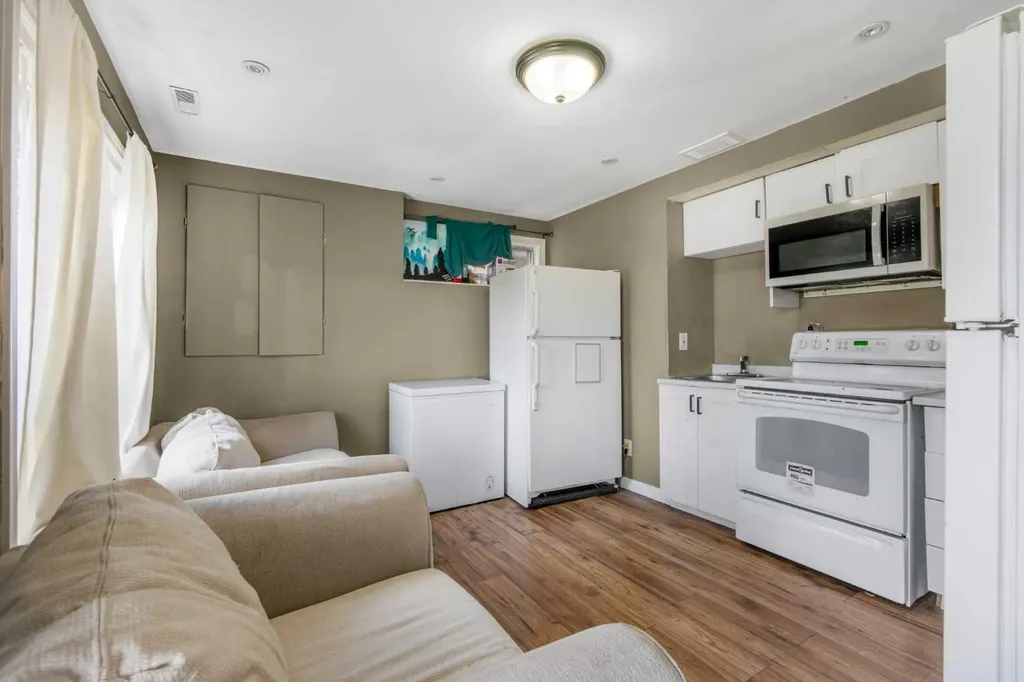43 Covington Close NE Calgary AB T3K 4M2
