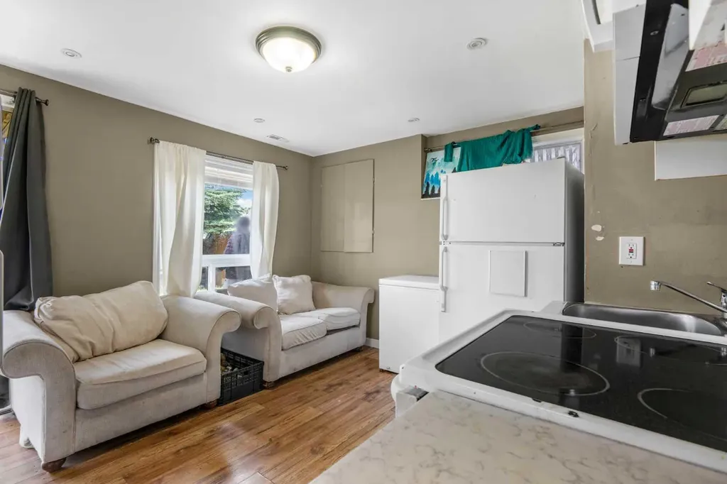 43 Covington Close NE Calgary AB T3K 4M2