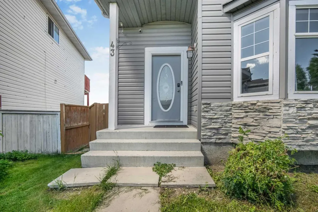 43 Covington Close NE Calgary AB T3K 4M2