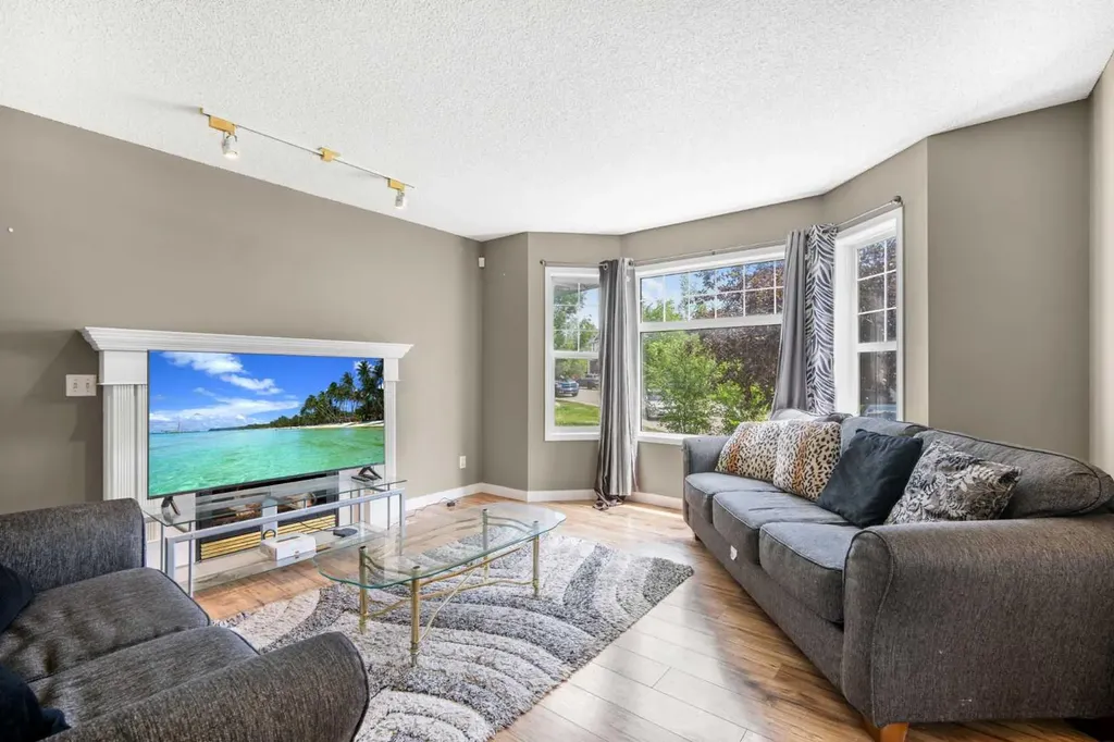 43 Covington Close NE Calgary AB T3K 4M2